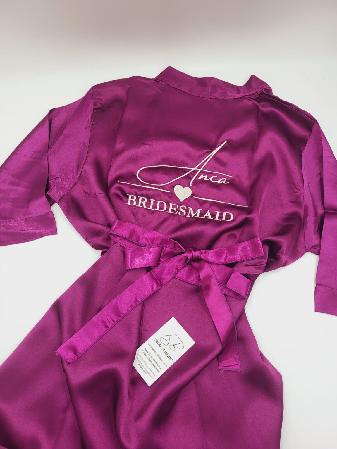 Set 4 Halate din satin personalizat prin broderie "Bride/Bridesmaids" Mireasa si Domnisoare de