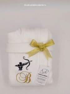 Halate de baie personalizate pentru toată familia – Confort, stil și idei de cadouri unice! 7 Halate de baie personalizate prin broderie cu zodia ta 5
