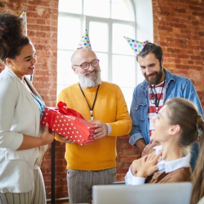 Home 159 Cadouri Personalizate pentru Colegii de Muncă: Idei Unice pentru Orice Ocazie