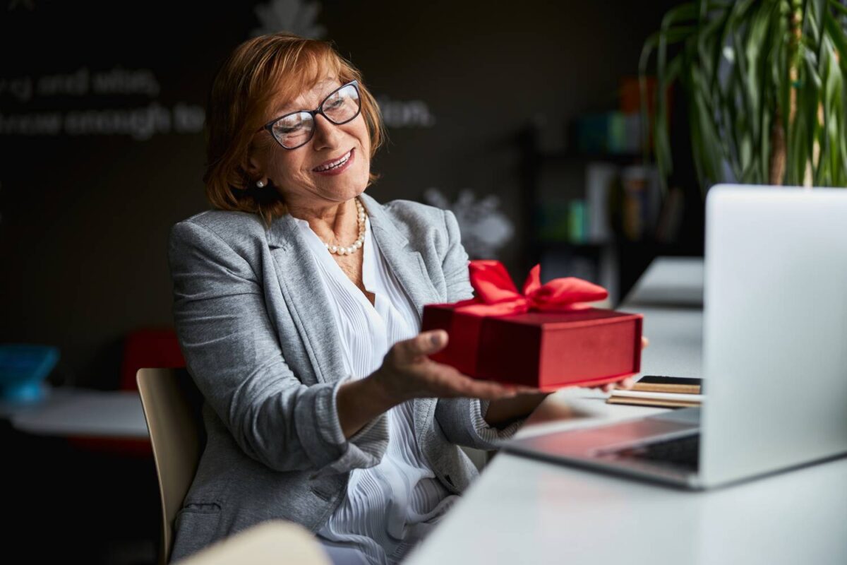 Cadouri personalizate pentru profesori: Idei unice și inspiraționale