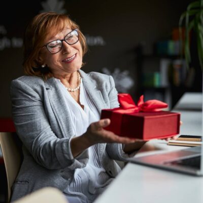 Home 158 Cadouri personalizate pentru profesori: Idei unice și inspiraționale