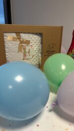 Set pernă și păturică brodată personalizat cu nume – Minky moale, model floral - imagine 4