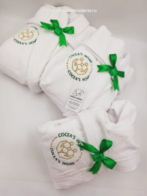 Cos de cumparaturi 27 HALATE DE BAIE PERSONALIZATE PRIN BRODERIE LENJERIE DE PAT PERSONALIZATA CADORURI NASI 10